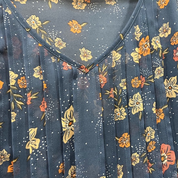 Style & Co., blouse 3X, flutter sleeves, blue with flowers.  NWOT. - Picture 4 of 6